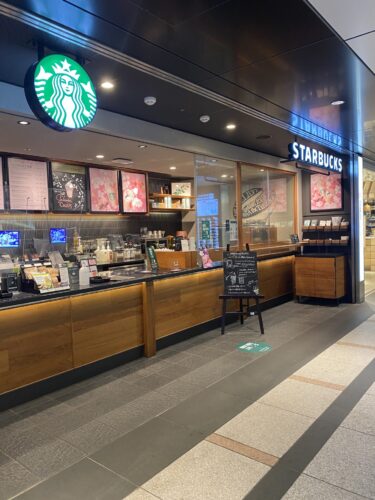 スターバックスコーヒーグランスタ丸の内店：東京駅地下テイクアウト専用のスタバ