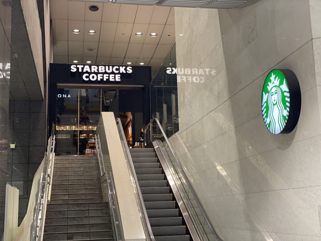 新幹線改札すぐのわかりやすいスタバ スターバックスコーヒーjr東京駅日本橋口店 スタバ巡り日記 Everyday Starbucks