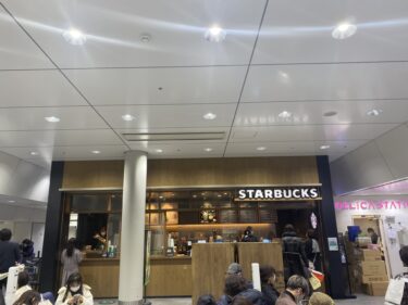 【東京駅新幹線改札内：電源あり/15席以上】スターバックスコーヒーJR東海東京駅新幹線南ラチ内店：コンセント場所・混雑状況をレビュー