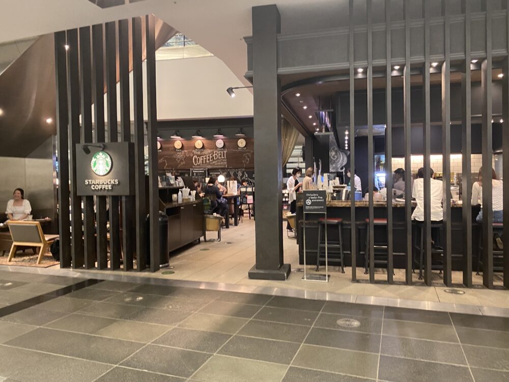 スターバックスコーヒー六本木ヒルズ ウエストウォークラウンジ店の店舗情報：森タワー1階のおすすめカフェ 【スタバ便利情報】スターバックス店舗紹介