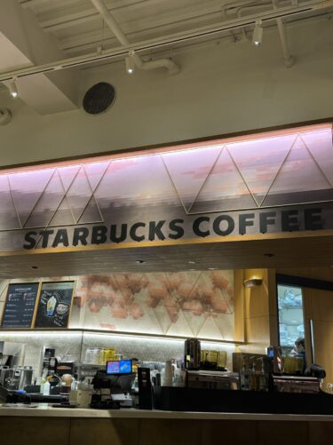 【代官山】スターバックスコーヒー代官山 蔦屋書店｜本に囲まれて深夜まで過ごせる特別なカフェ
