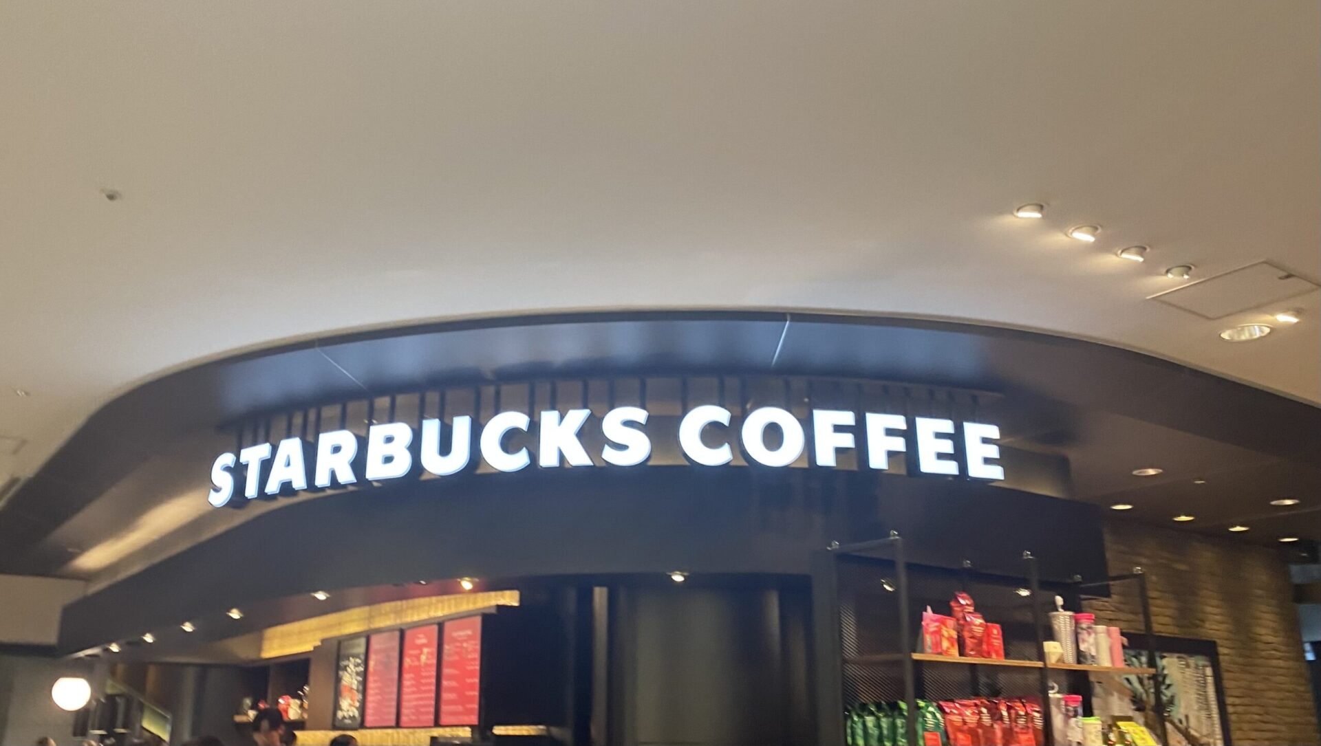 スターバックスコーヒー六本木ヒルズウエストウォーク店：六本木ヒルズ森タワーロビーのおすすめスタバ 【スタバ便利情報】スターバックス店舗紹介
