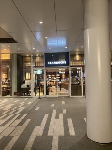 スターバックスコーヒー目黒セントラルスクエア店：目黒駅すぐのお洒落なスタバ