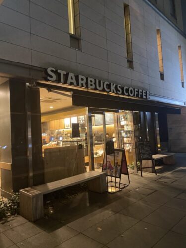 スターバックスコーヒー芝大門店：浜松町駅周辺の電源が多いおすすめのスタバ