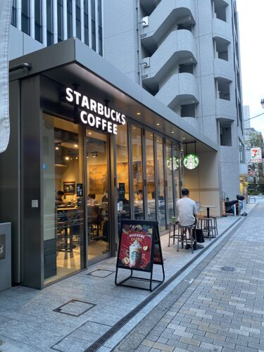 スターバックスコーヒー恵比寿ファーストスクエア店：JR恵比寿駅東口路地裏のスタバ