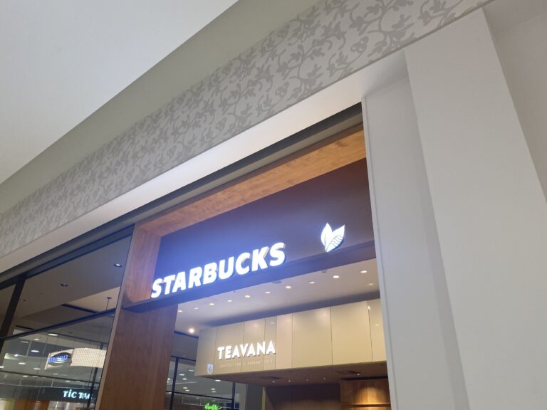 スターバックスコーヒー 越谷イオンレイクタウン kaze 2階カフェプラザ