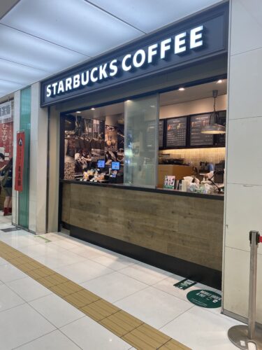 スターバックスコーヒー キュービックプラザ新横浜2階店：新横浜駅2階のテイクアウト専門のスタバ