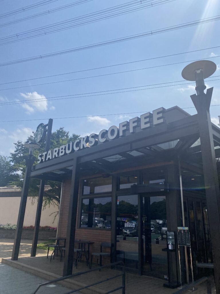 スターバックスコーヒー三芳PA下り線店：関越道三芳パーキング内のスタバ
