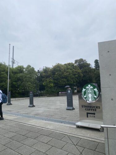 スターバックスコーヒー早稲田大学戸山キャンパス店：100席を超える広いスタバ