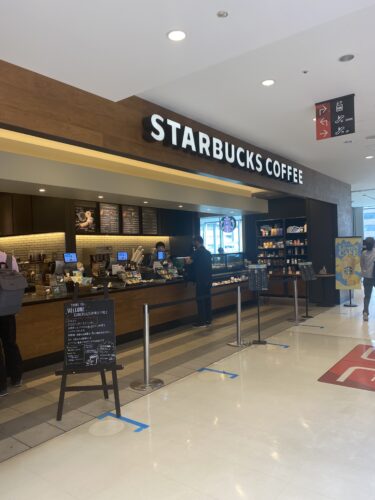 スターバックスコーヒー キュービックプラザ新横浜3階店：新横浜駅駅ビル3階のおすすめスタバ