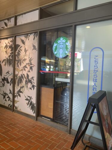スターバックスコーヒー日本大学板橋病院店：病院内入口のスターバックス