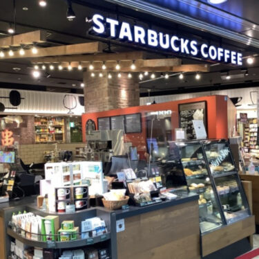 スターバックスコーヒー エキマルシェ新大阪店：JR西日本在来線改札内のスタバ