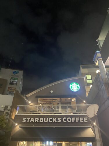 スターバックスコーヒー志木駅前店：志木駅東口広場のおしゃれなスタバ