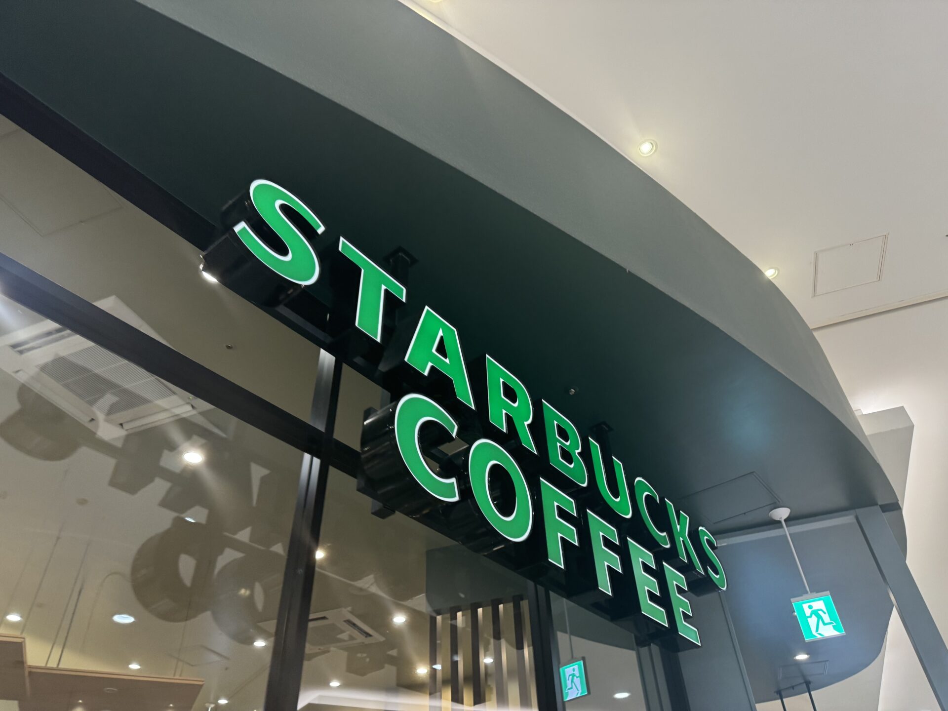 スターバックスコーヒー越谷イオンレイクタウン mori 1階店の店舗情報：日本最大SCのスターバックス