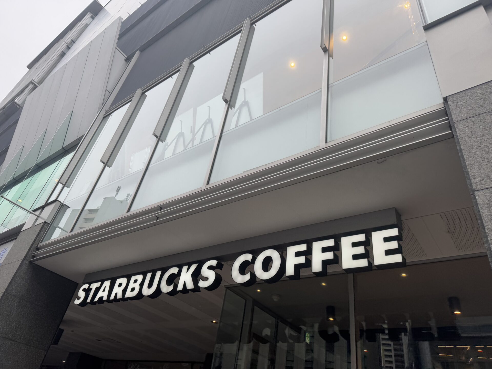 スターバックスコーヒー千葉中央駅店の店舗情報：京成千葉中央駅入口すぐのスターバックス