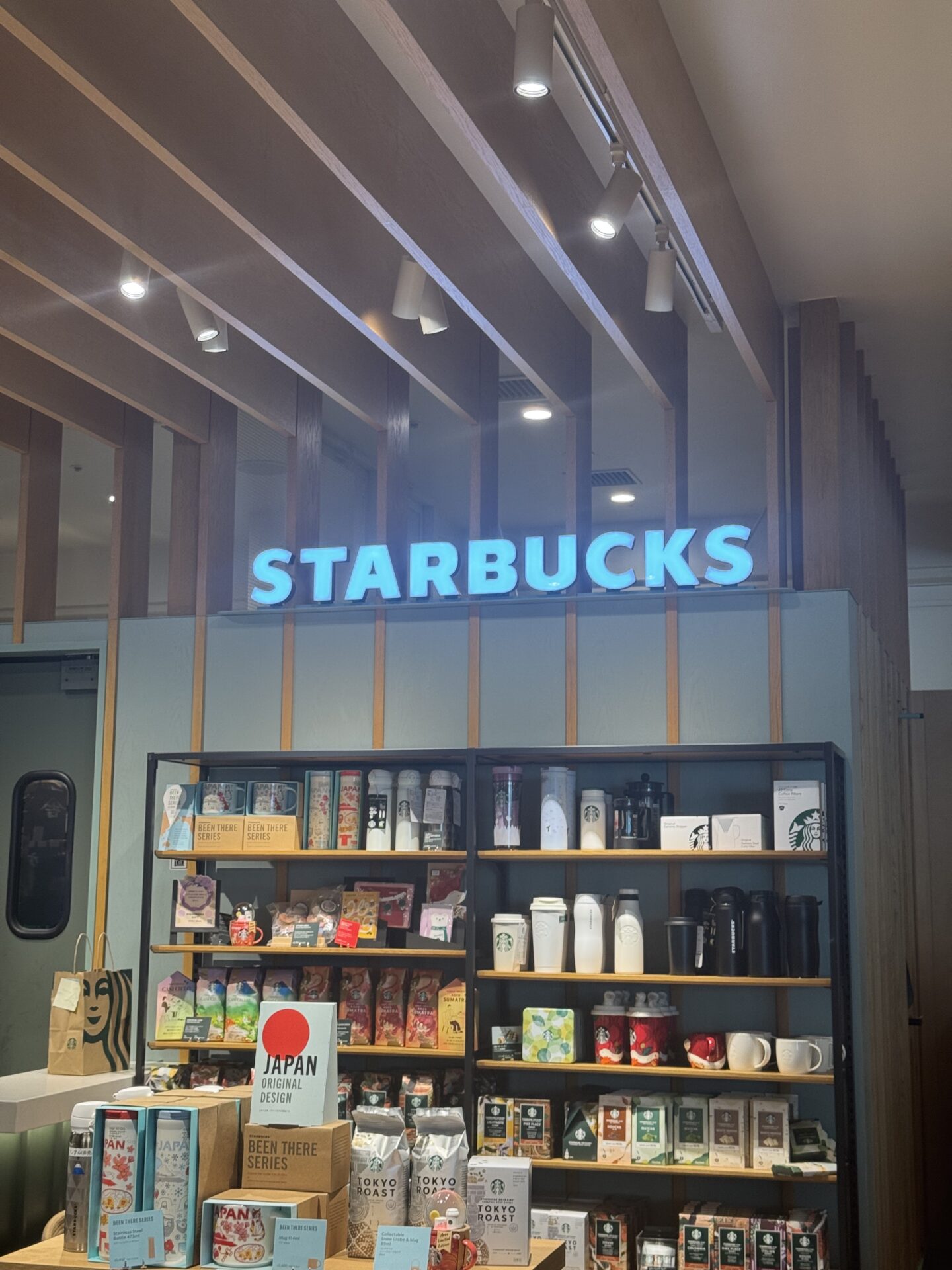 スターバックスコーヒー ラスカ熱海店の店舗情報：熱海初出店のスターバックス