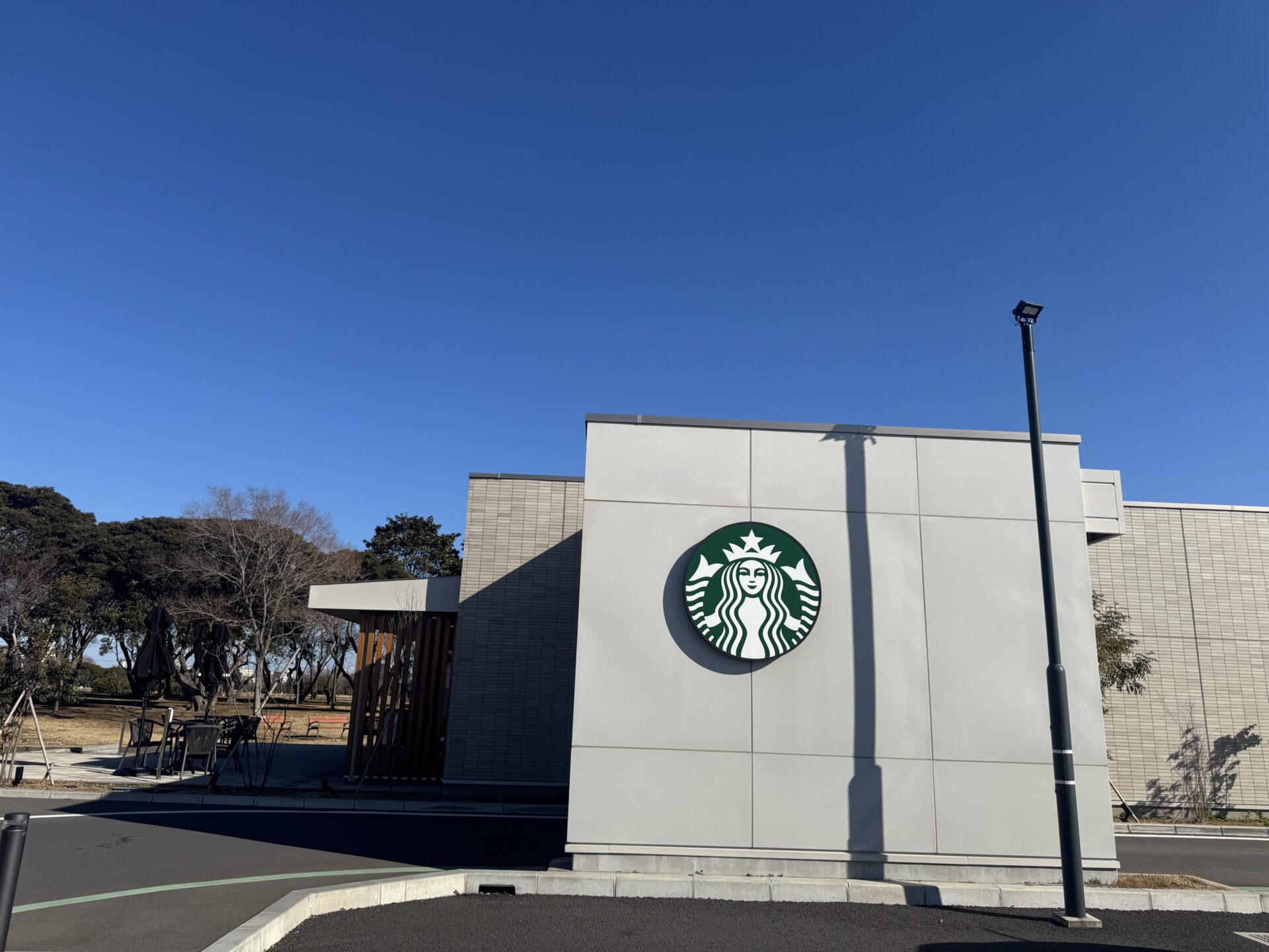 スターバックスコーヒー神栖神之池緑地店の店舗情報：神之池緑地公園内のお洒落なスターバックス