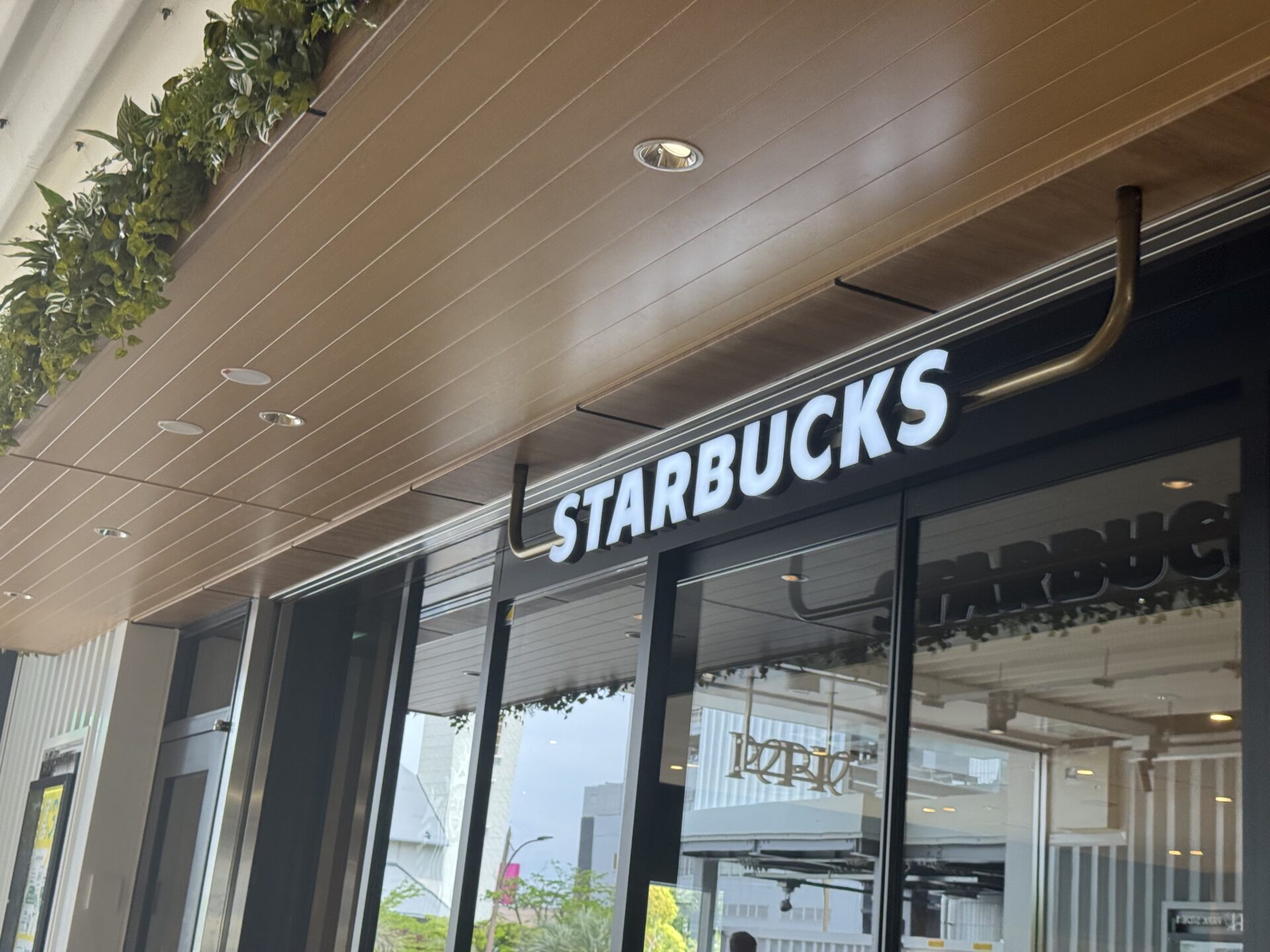 スターバックスコーヒーペリエ海浜幕張PARK SIDE1店の店舗情報：拡張