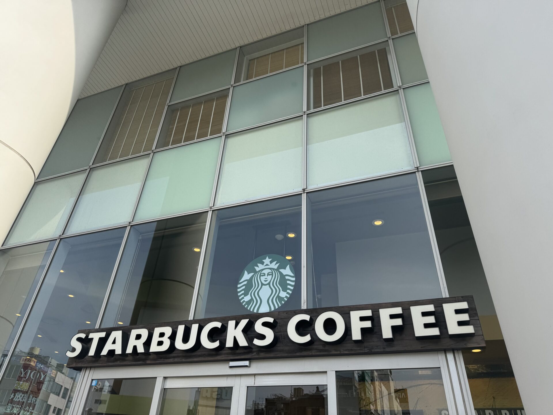 スターバックスコーヒー豊橋ココラフロント店の店舗情報：JR豊橋駅すぐの駅近カフェ